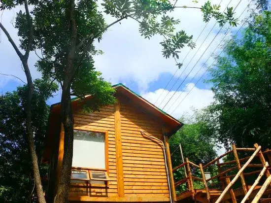 Haizhibian Apartment