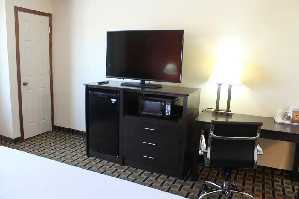 AmericInn by Wyndham West Burlington