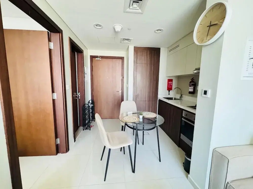 1BHK in Business Bay. Canal View