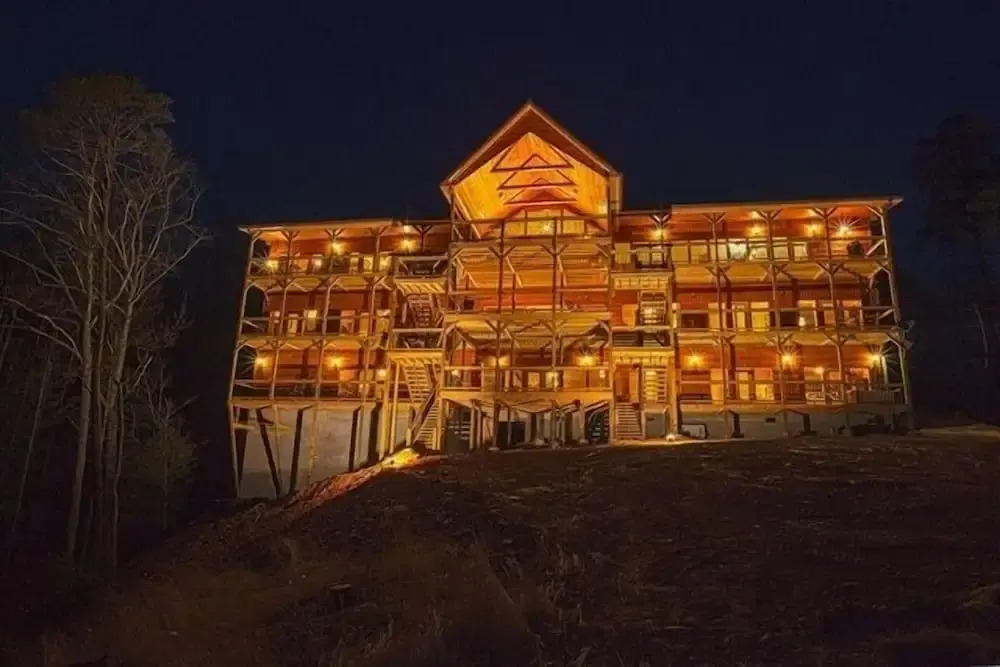 Gatlinburg Mansion 14 Bedroom Cabin by RedAwning