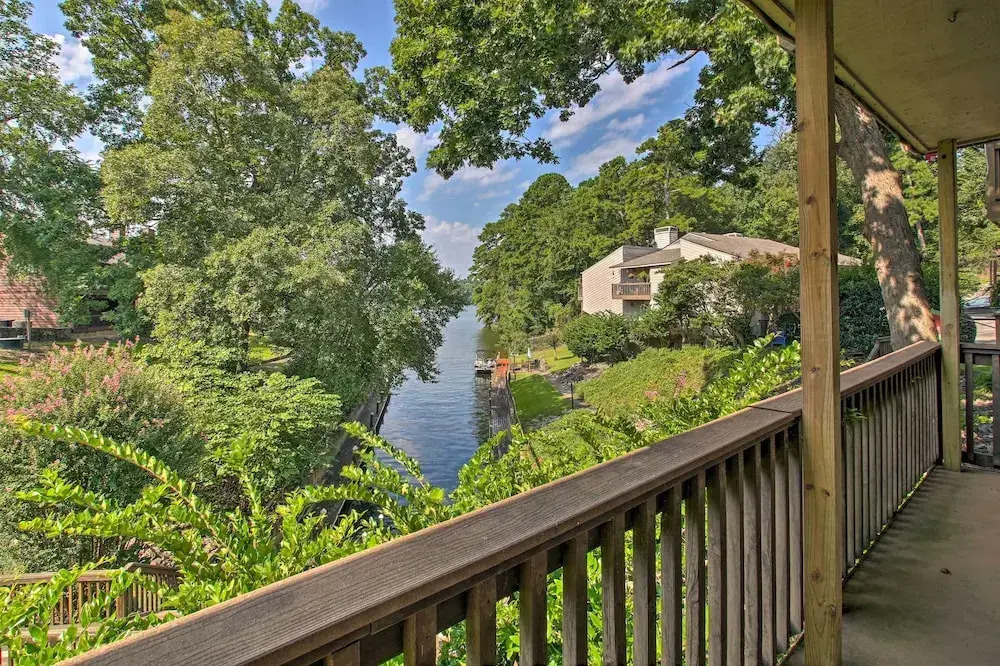 Lake-view Balcony: Sunny Hot Springs Condo!