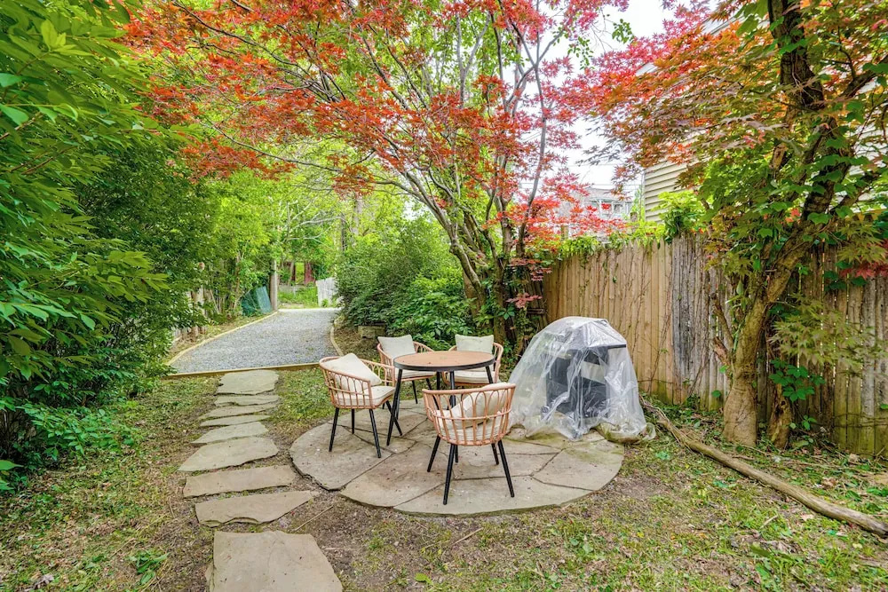 Walk to Everything! Dtwn Hudson Apartment