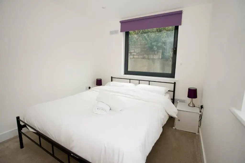 8 Compass Point