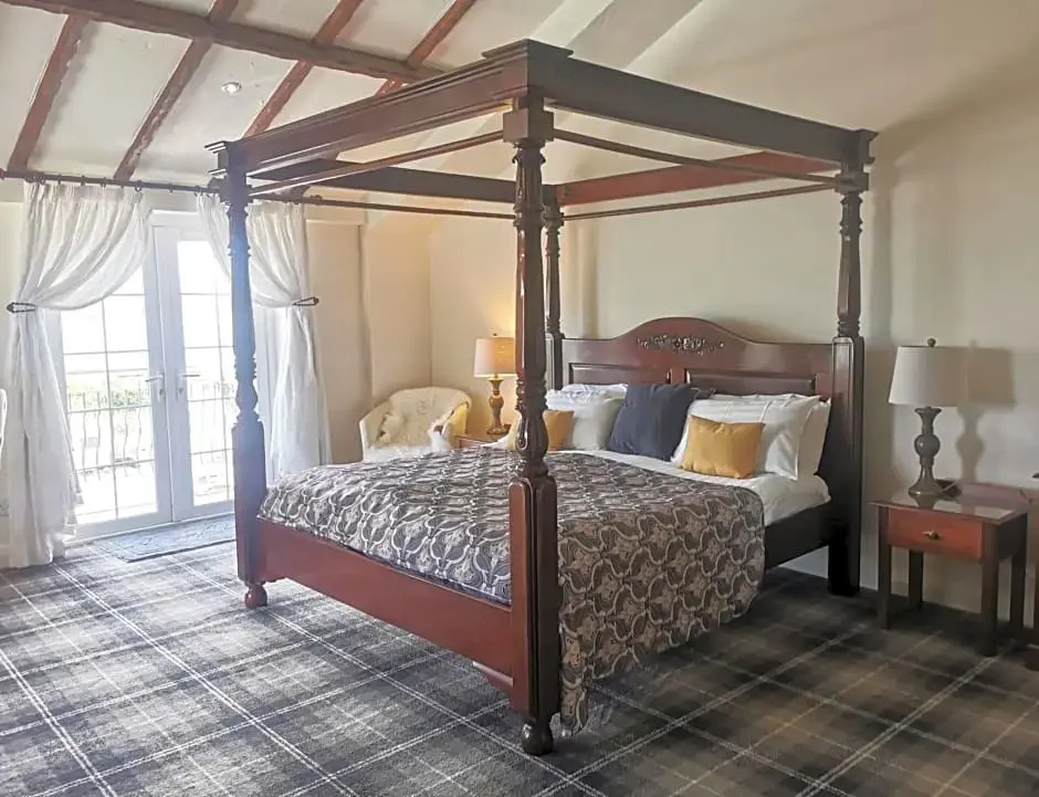 Three Rivers Hotel