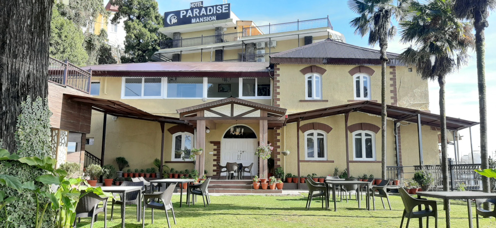 OYO 11839 Hotel Paradise Mansion