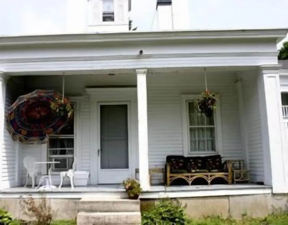 House of 1833 Bed and Breakfast