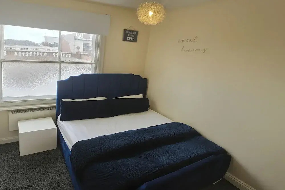 2 Bed - Sleeps 6 - Private Balcony - City Centre