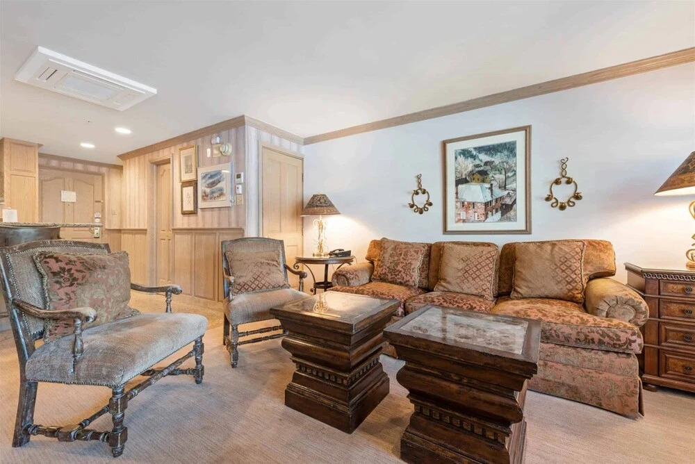 Cozy 2 Bedroom Slopeside Mountain Residence in Vail Village Just Steps From Gondola 1