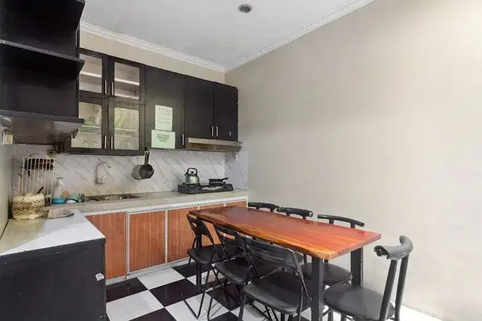 OYO 93500 Rizki Residence TOS Syariah Near PT Bank KB Bukopin Tbk