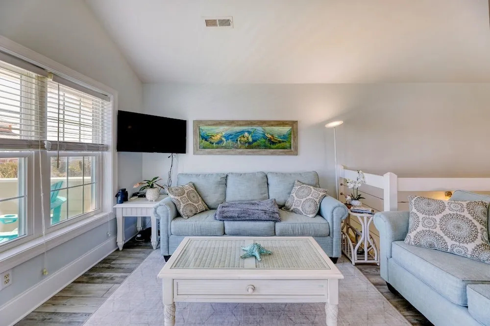 Beach Bliss: 4br Beach Access Kayak Wi-fi 4 Bedroom Home by RedAwning