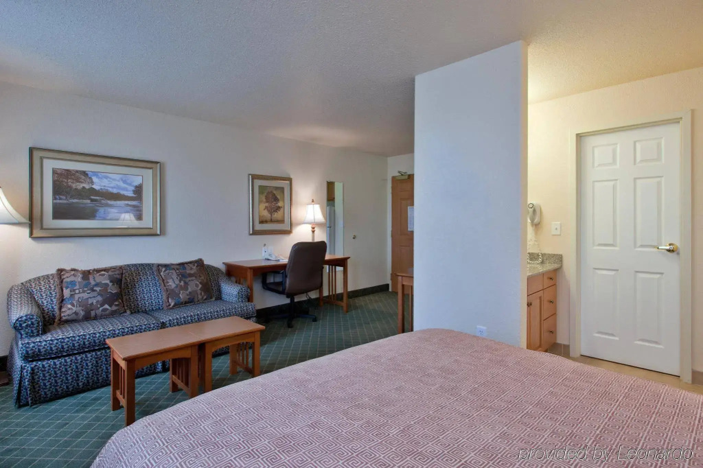 Staybridge Suites - Calgary Airport by IHG