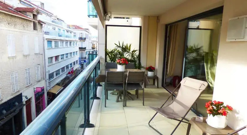 Proche Palais LC7