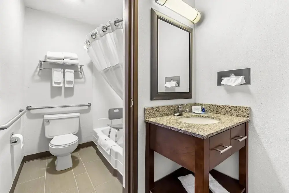 Travelodge by Wyndham Rapid City - Black Hills
