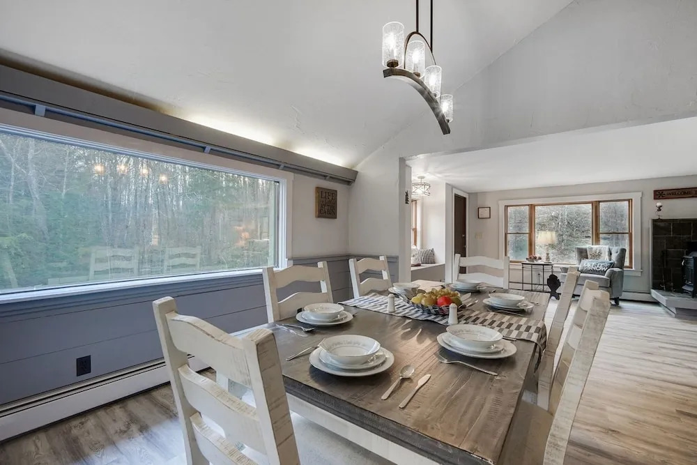 Killington Mountain Home! HotTub & 5 min to Skiing! 3 Bedroom Home by RedAwning