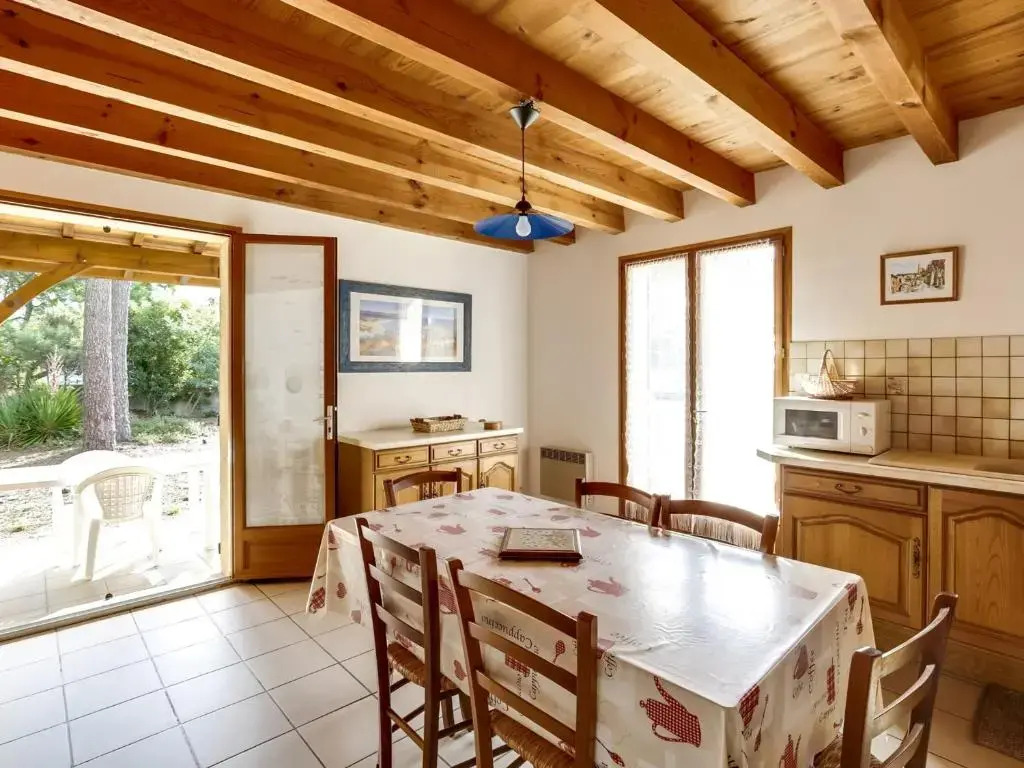 Biscarrosse Plage: Villa 4 pièces avec terrasse, proche océan - FR-1-521-54