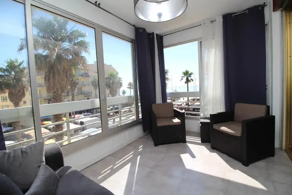HACIENDA- Grand studio dans le centre avec vue mer