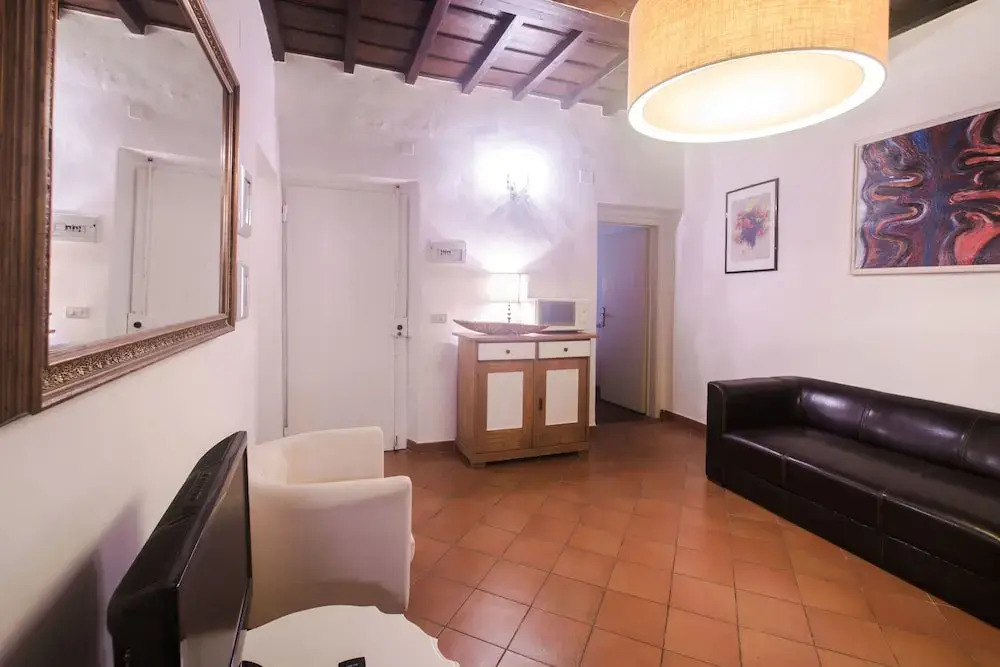 4 mins Walk to The Piazza del Duomo