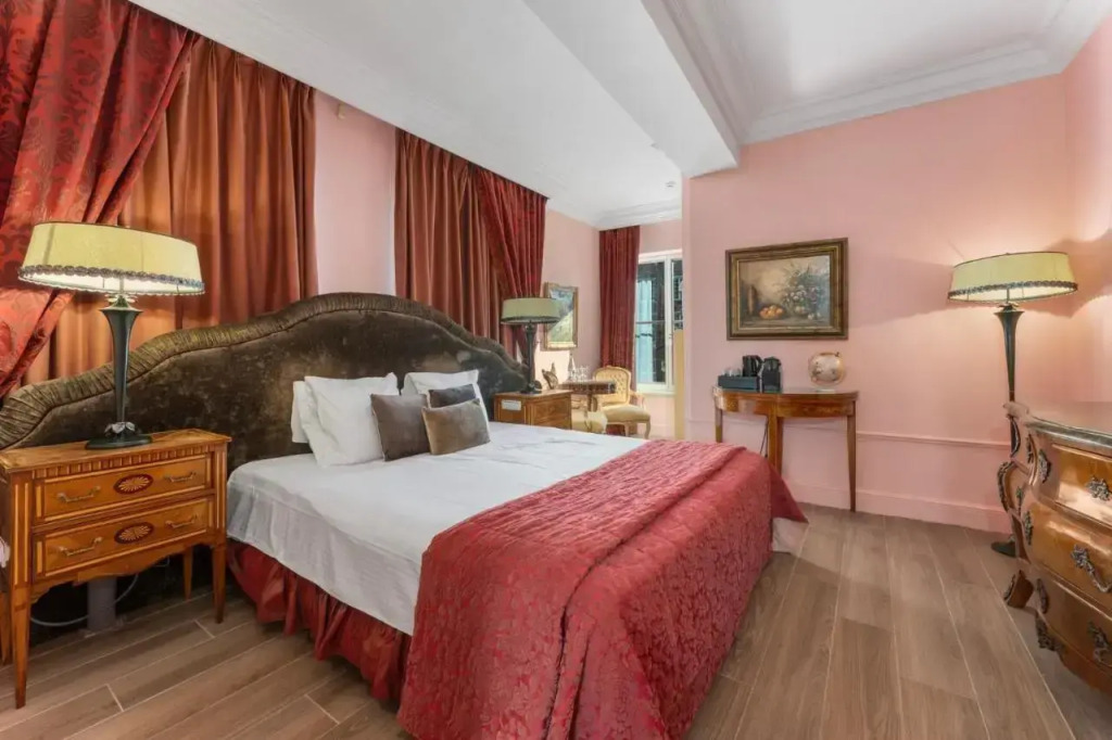 Bordeau Canal Suites