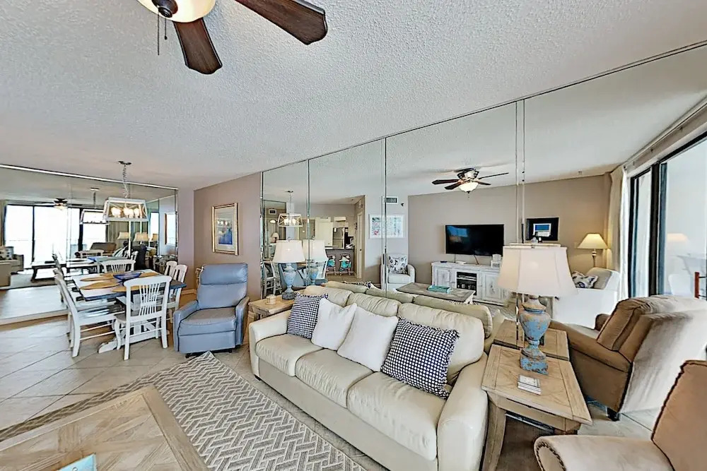 Sun-soaked Beachfront With Pools & Hot Tub 3 Bedroom Condo