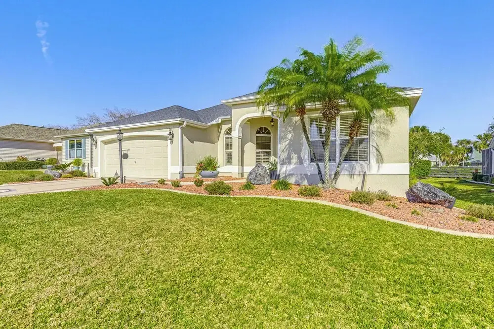 Near Golf Courses Home with Sunroom in The Villages