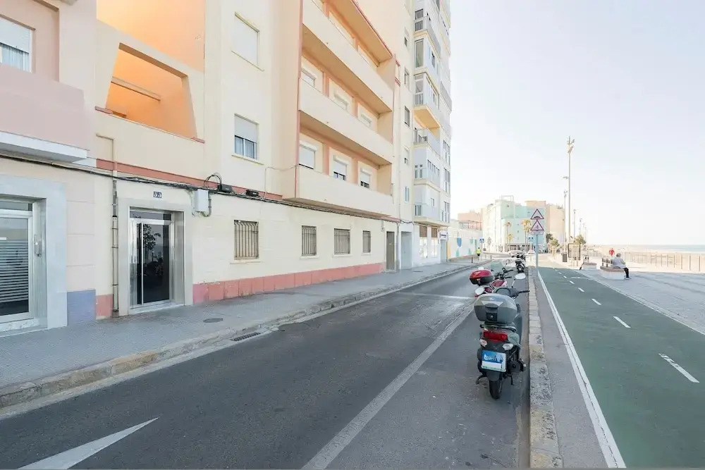 Velbar in Cadiz With 3 Bedrooms and 1 Bathrooms