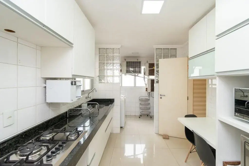 Apartamento de 3 quartos no Setor Bueno - Wi-fi - Garagem - DOM302