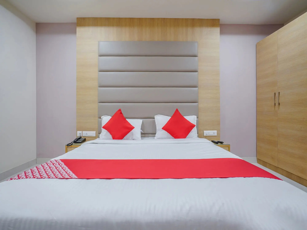 OYO 14745 Veeraj Suites