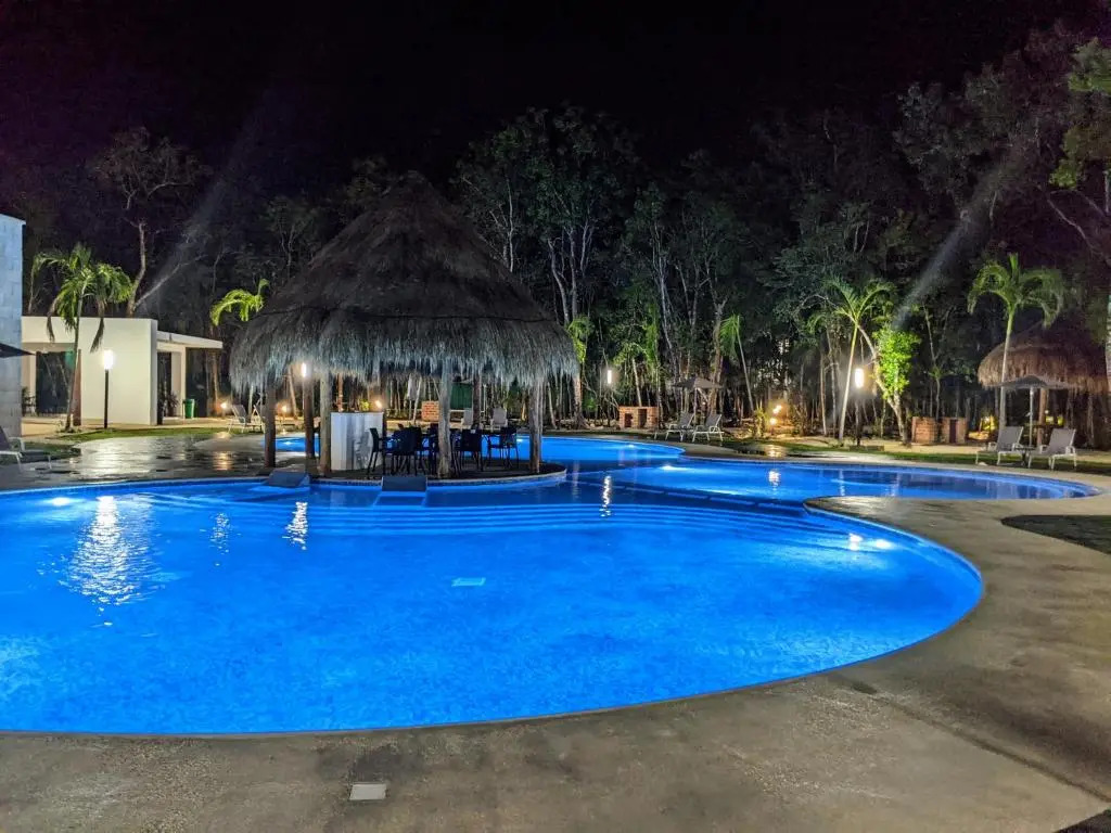 2-Bedroom Condo by the Jungle w/ Swimming pool