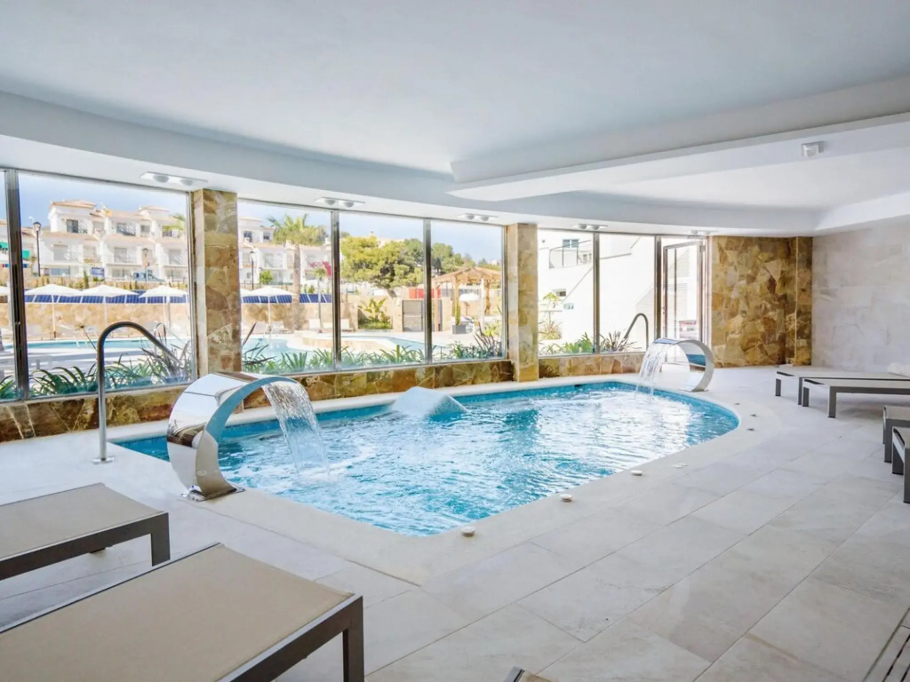 Luxury apartment with dishwasher, located by the sea