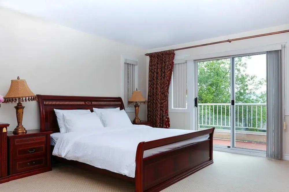 Grand Spacious Suite near YVR by Elevate Rooms