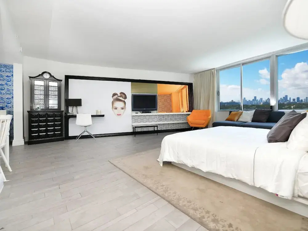 Miami World Rental - Mondrian 808
