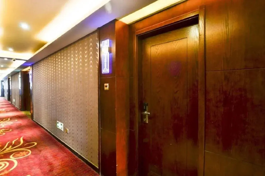 Yiwu Feinidi Inn