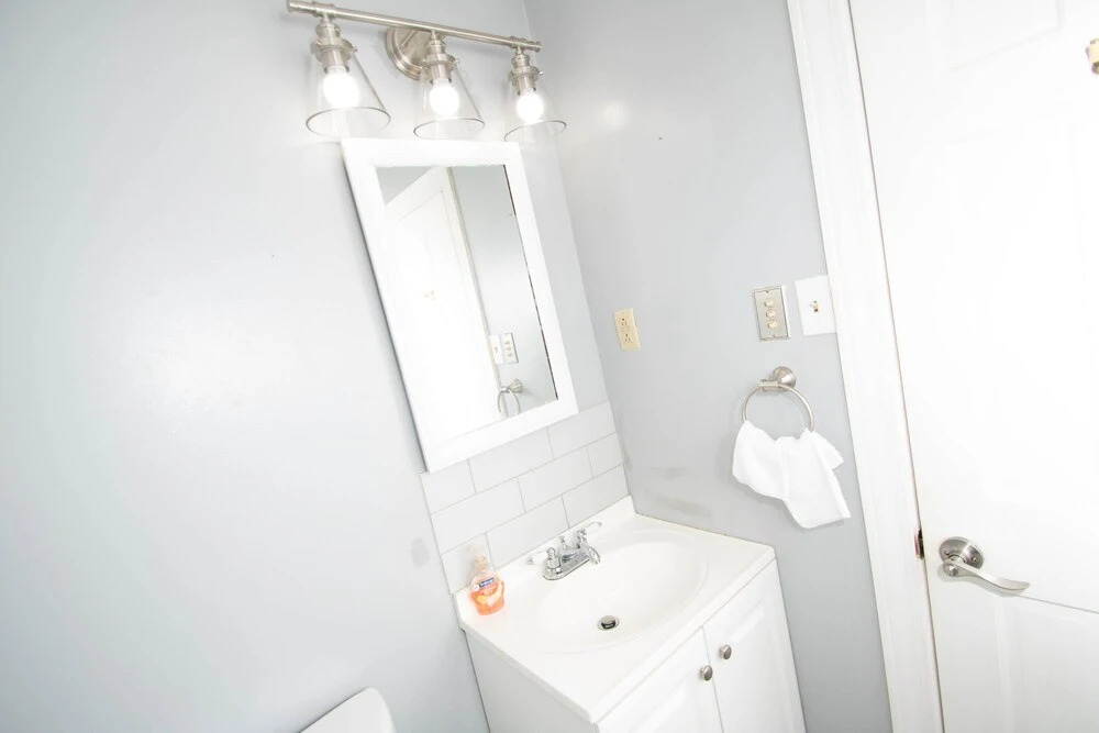 Midtown Serenity 3 Bedroom Home by RedAwning