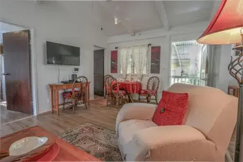 Tropical Anuenue Cottage