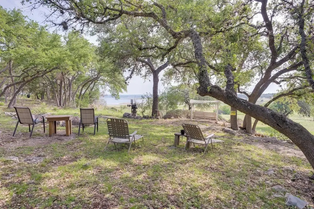 Charming Canyon Lake Cottage w/ Pool & BBQ Pit!