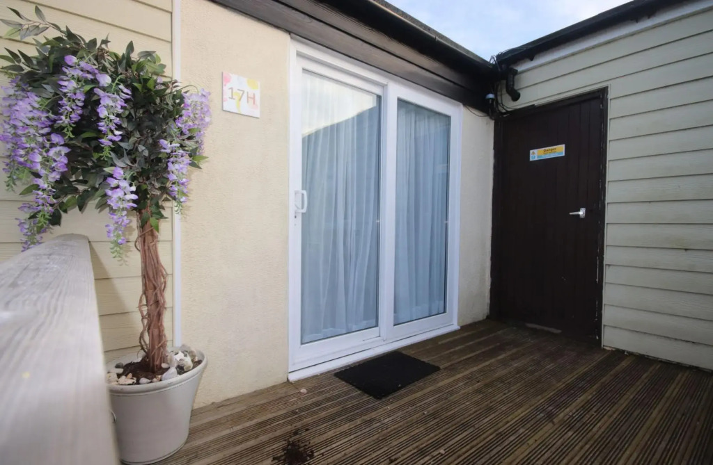 17H Medmerry Park 2 Bedroom Chalet