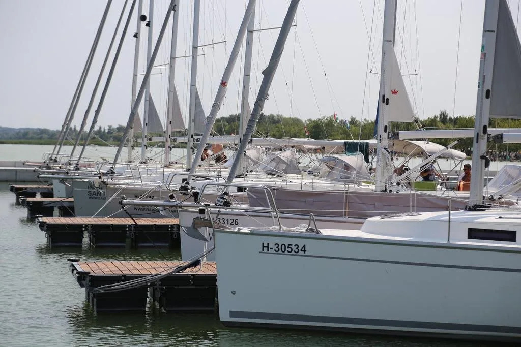 Fenyves Yacht Club Superior