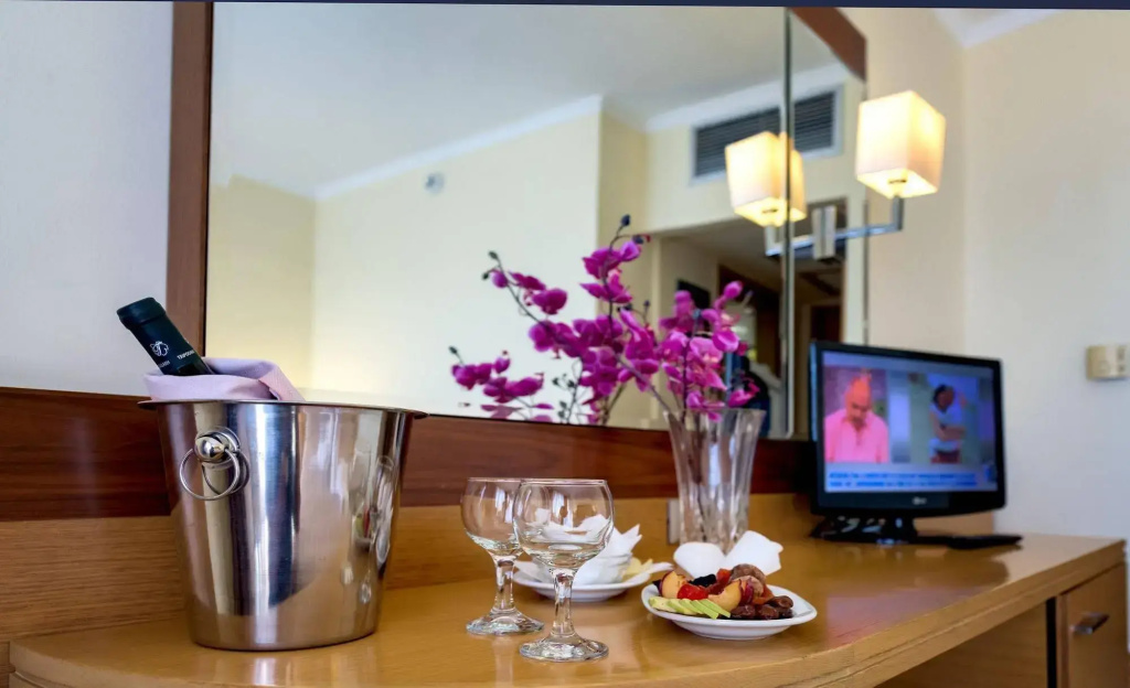 Manousos City Hotel