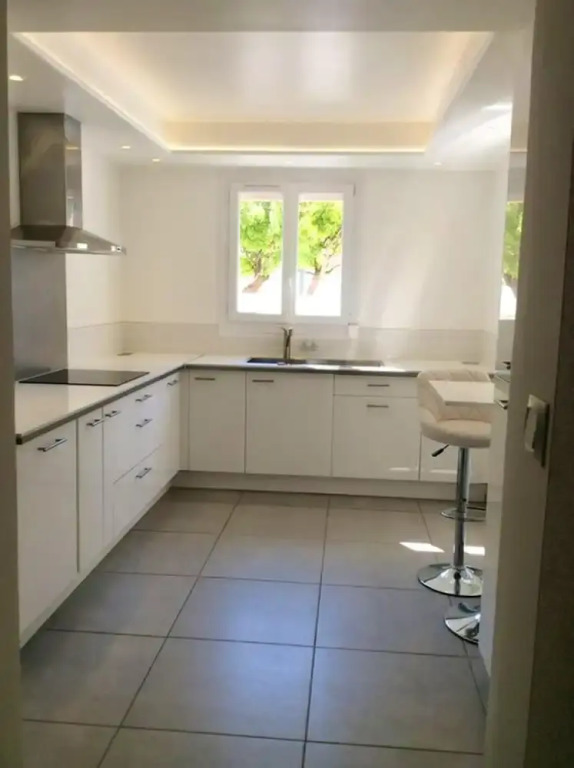 House With 3 Bedrooms in L'isle-sur-la-sorgue, With Private Pool, Furn