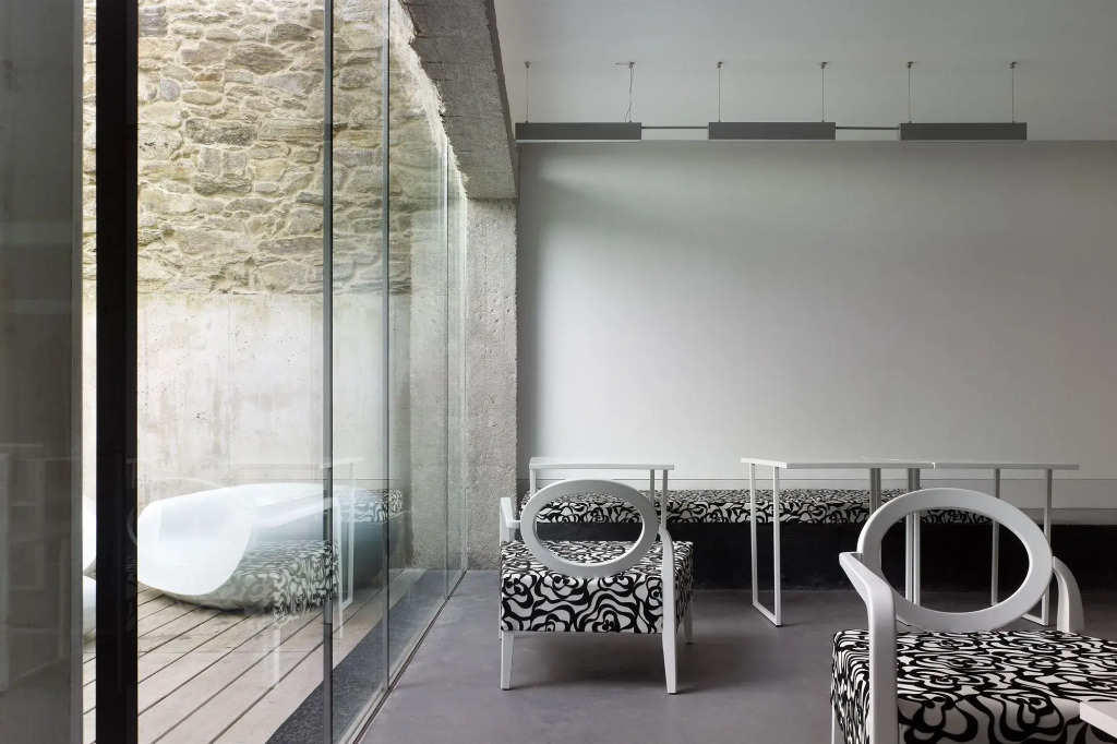 Moure Hotel