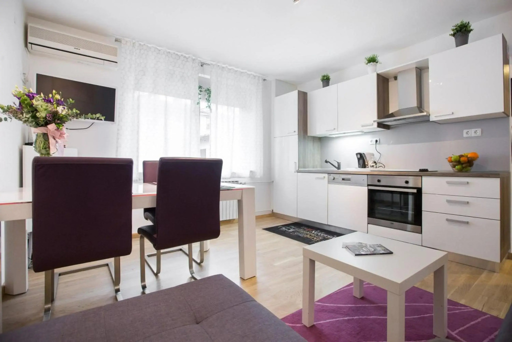 Apartment Max