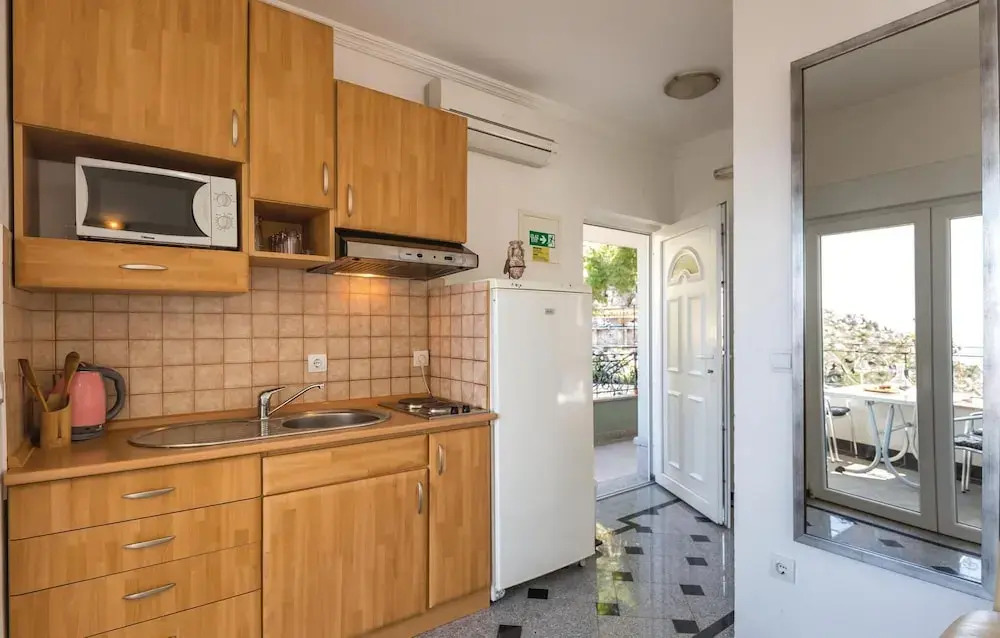Beautiful Home in Makarska With Wifi and 1 Bedrooms