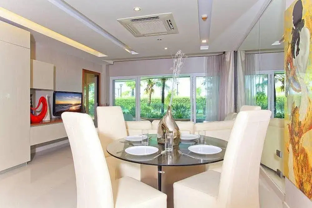 Ocean Fringe Apartment A