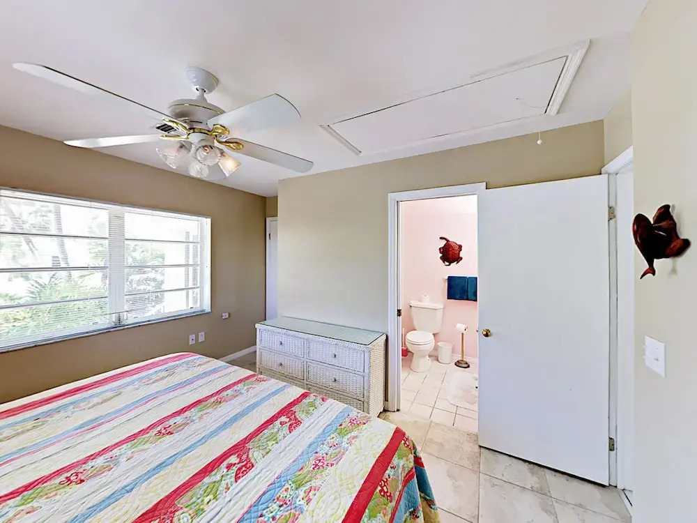 353 Barry Home 6 Bedrooms 4.5 Bathrooms Home