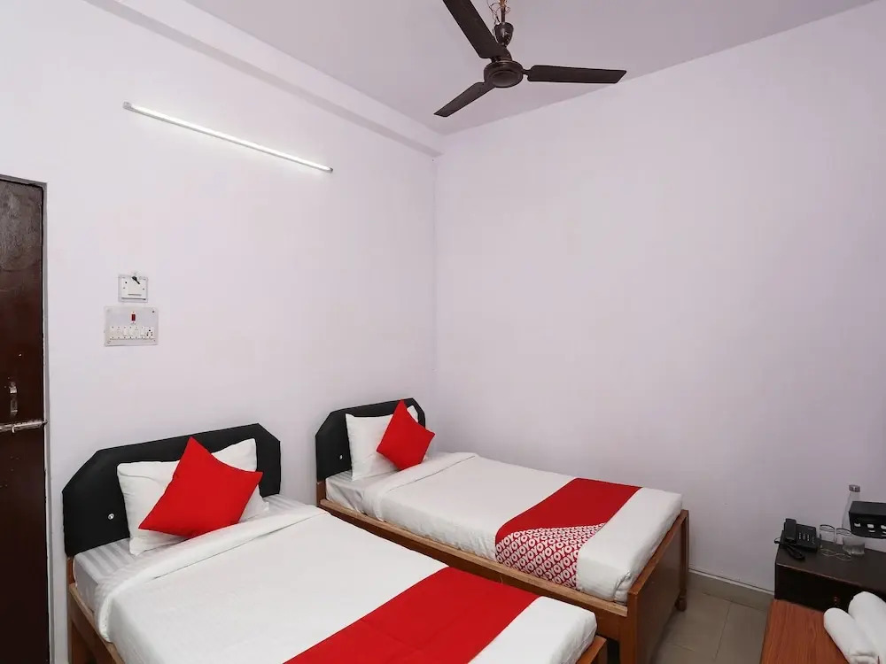 Oyo Flagship 30922 Hotel Aditya Inn