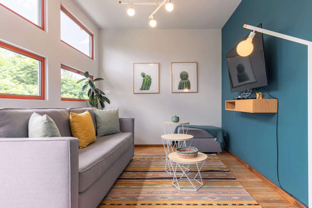 Casai 1BR Top Floor in an Art Deco Building!