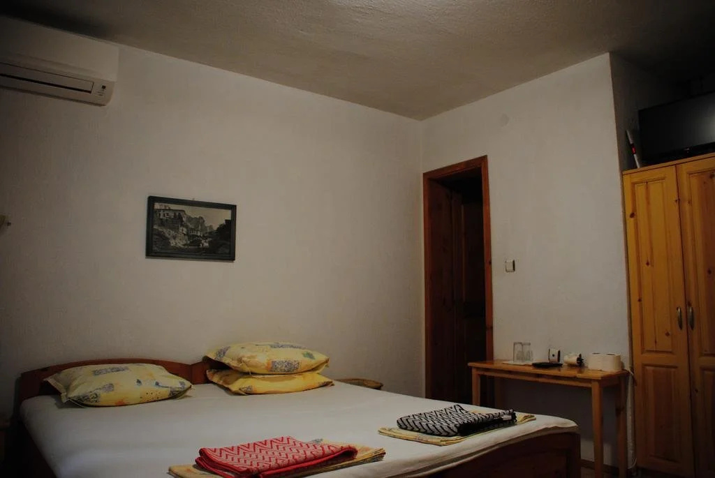 Tonis Guest House