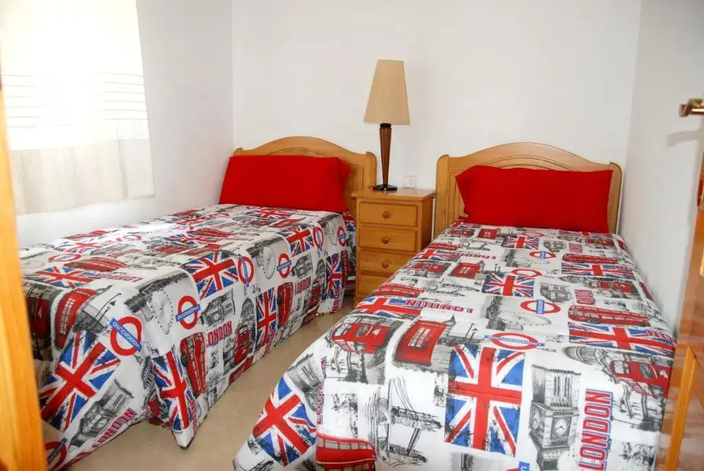 House with 3 bedrooms in Les Tres Cales with private pool enclosed garden and WiFi 800 m from the beach