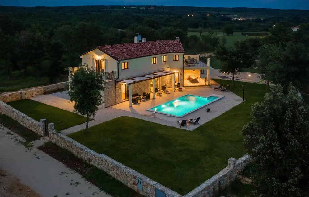 Beautiful Home In Bale