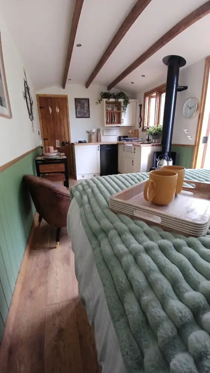 The Botanist - Luxury Cabin With Hot Tub Near York